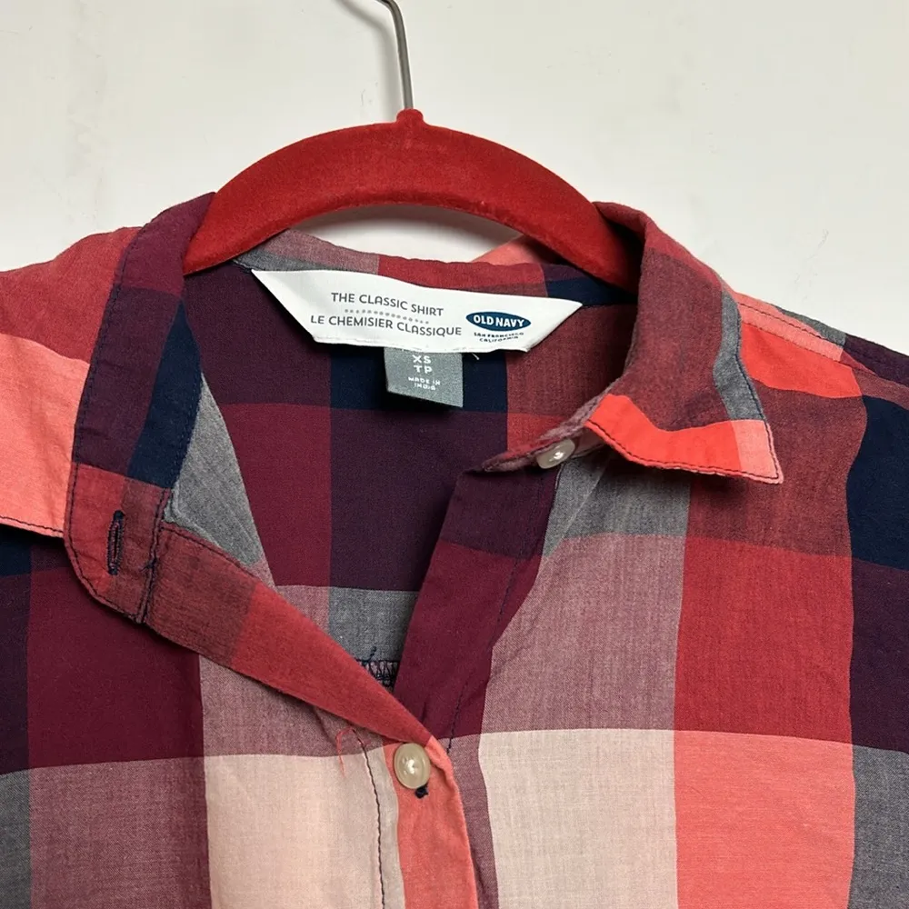 Old Navy| The Classic Shirt Buttondown Pinks and Blues sz XS - Image 3