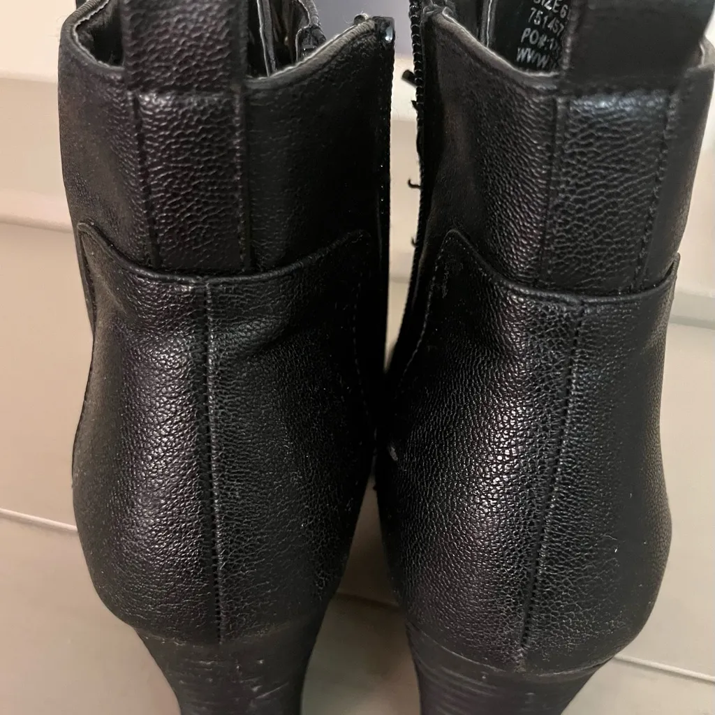 Stylish Black Lace - Image 3