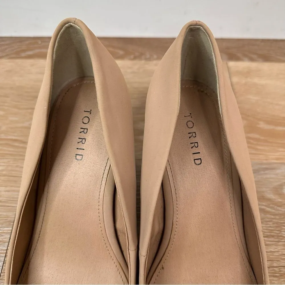 Torrid Beige Black Two-Tone Faux Leather Pump - Image 8