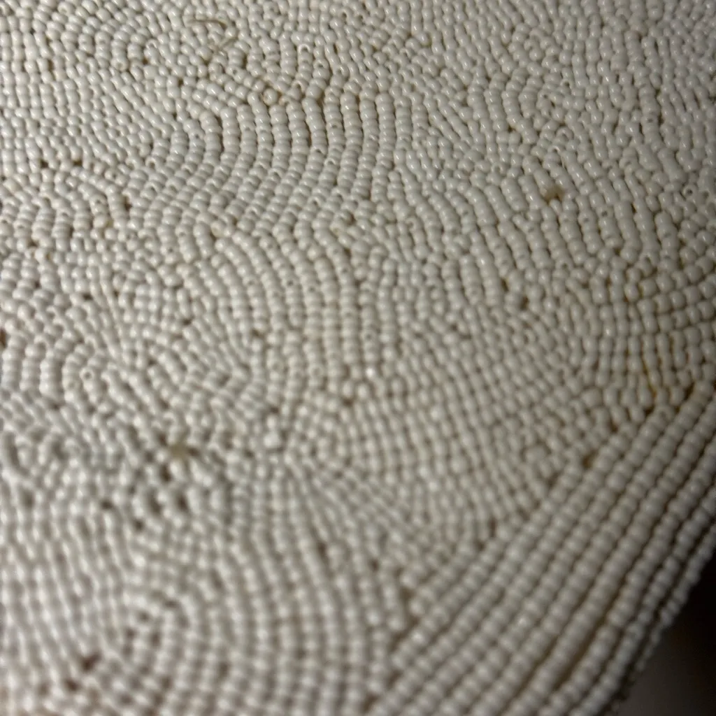 Vintage kiss lock White Beaded Clutch - Image 7