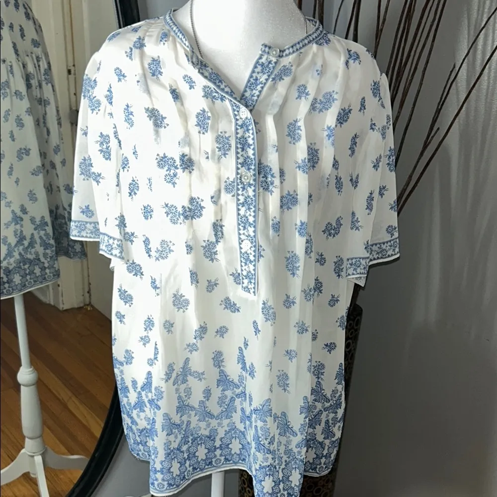 Max Studio Blue and White Boxy Short Sleeve Blouse - Image 2