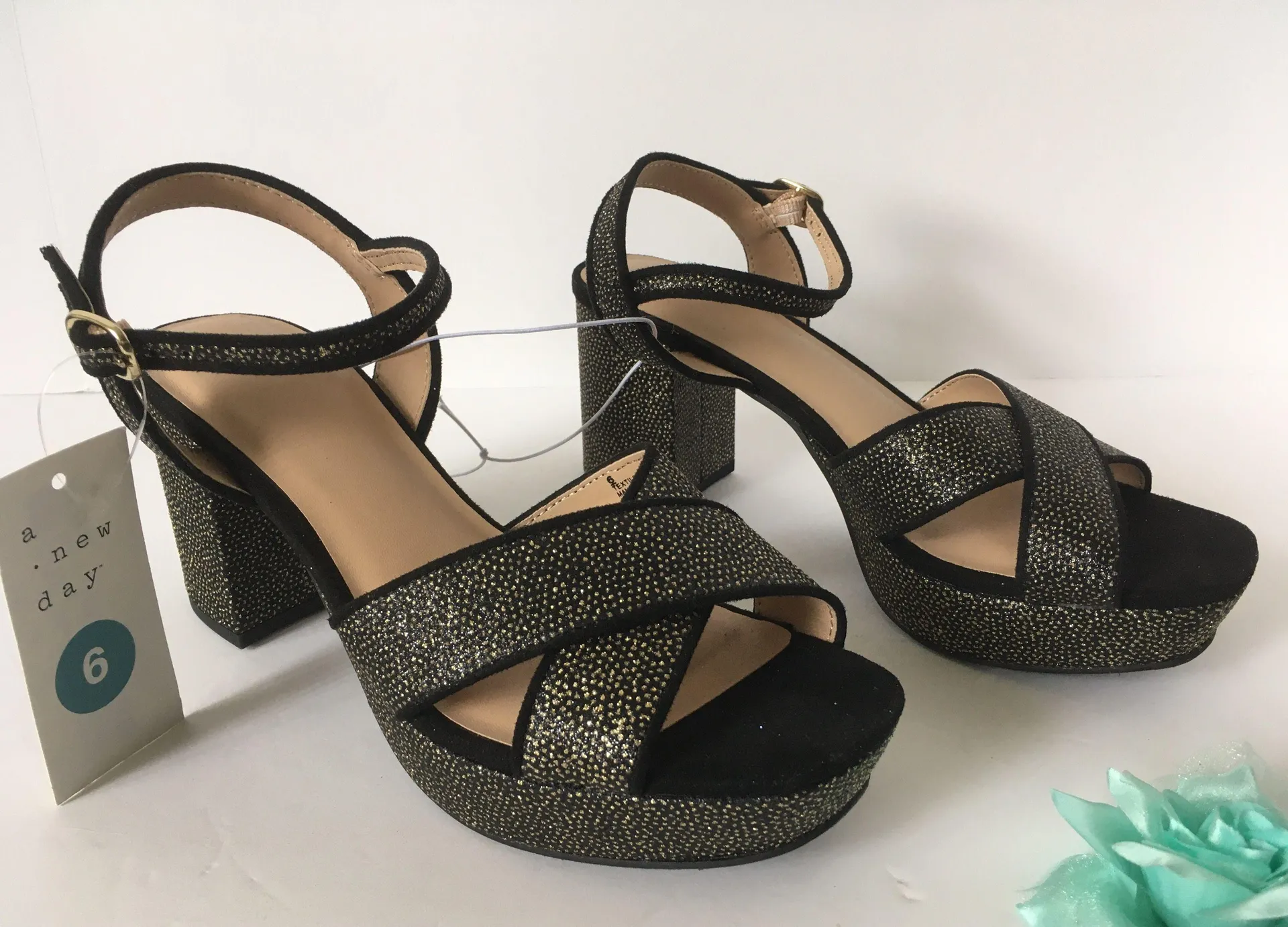 Black/Gold Pumps, Size 6 Black - Image 2