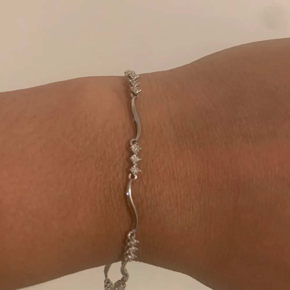 10k White Gold Diamond Wave Bracelet - Image 7