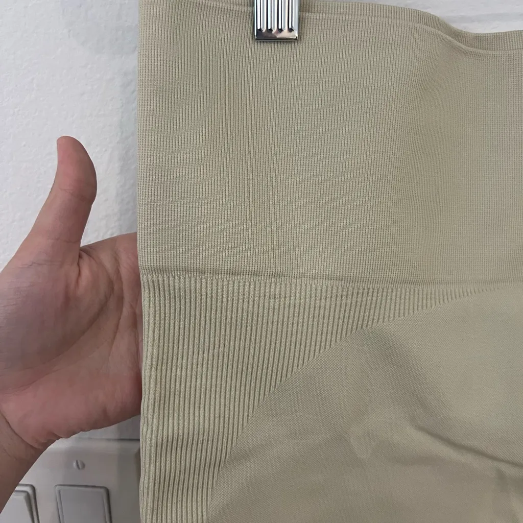 Set Active  Biker Shorts - Oat Milk - Image 3