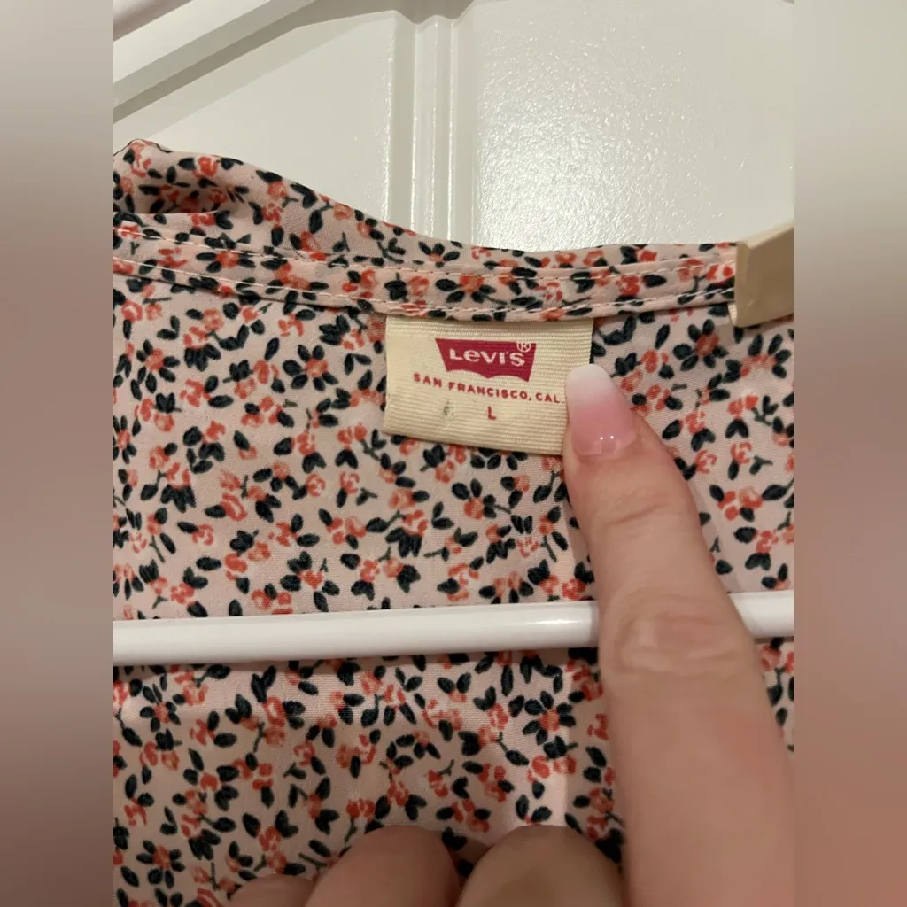 Levi’s Floral Ruffle Tie-Front Blouse – Size Large - Image 7