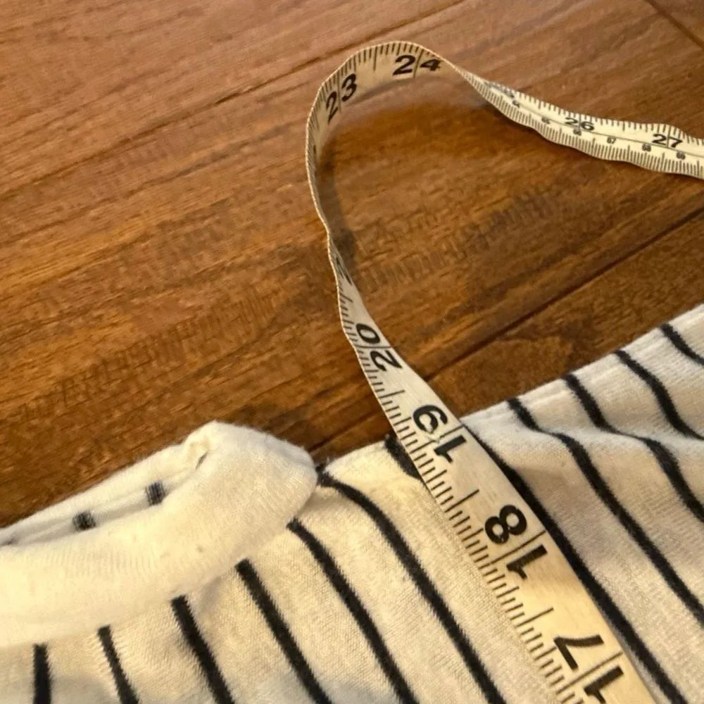 Loft vneck striped open back tshirt size small - Image 6