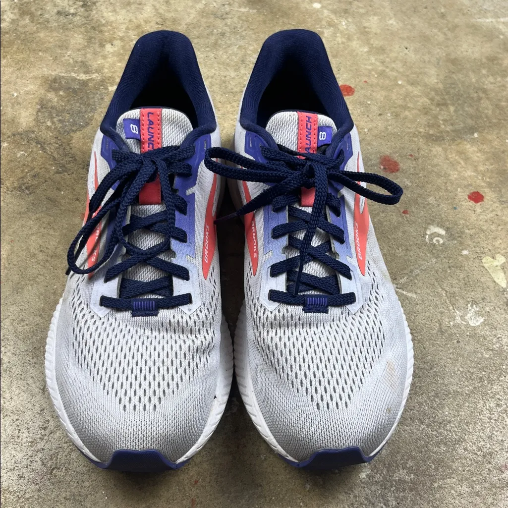 Brooks light purple  and Pink Launch 8 shoes
Size: 8.5 - Image 2