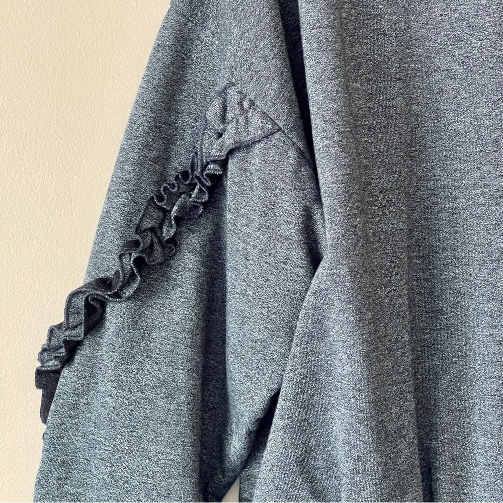 VINTAGE AMERICA | Gray Embroidered and Beaded Floral Ruffle Trim Sweatshirt Sz L Size L - Image 3