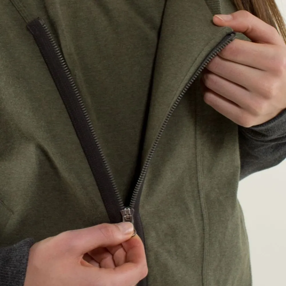 Lululemon Mula Bundle Wrap
Heathered Fatigue Green / Heathered Dark Grey - Image 5