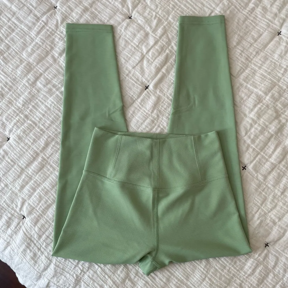 OFFLINE By Aerie Goals 7/8 Length Ribbed Legging in Ticket Green Size M - Image 4