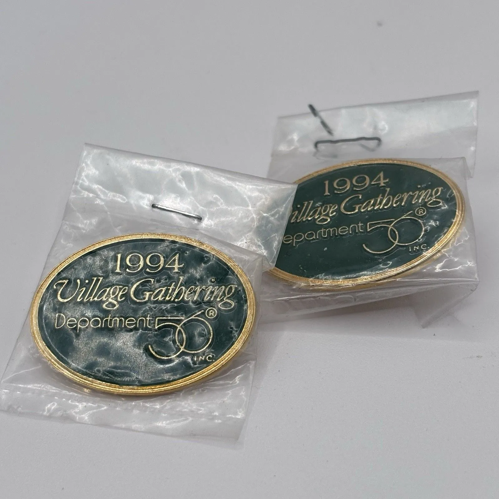 Dept 56 1994 Village Gathering Lapel/hat PIN Collectors Club Department 56 New Green - Image 2