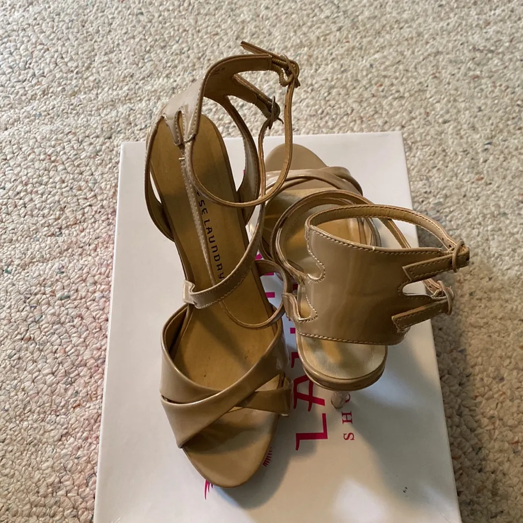 Tan Heels Size 8 - Image 4