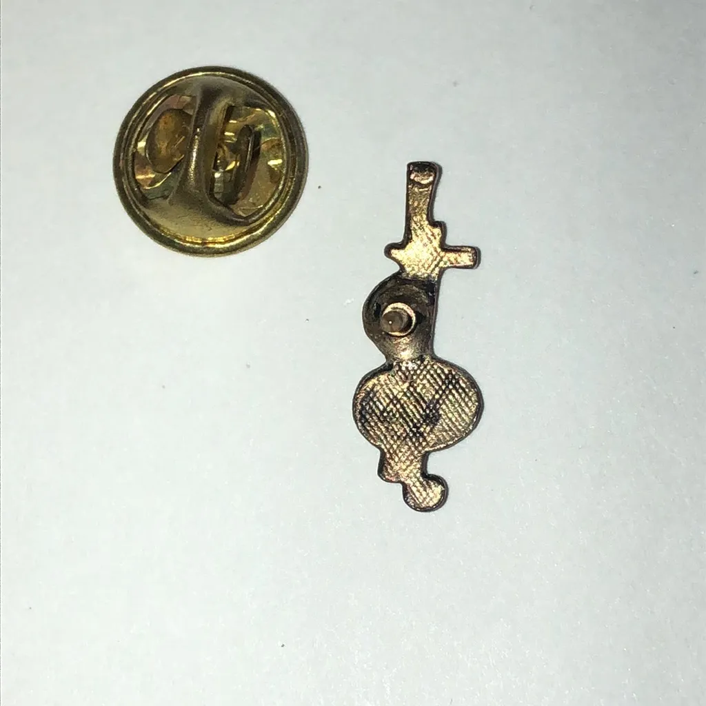 Aged Metal Brass Color Treble Clef Music Pin - Image 4