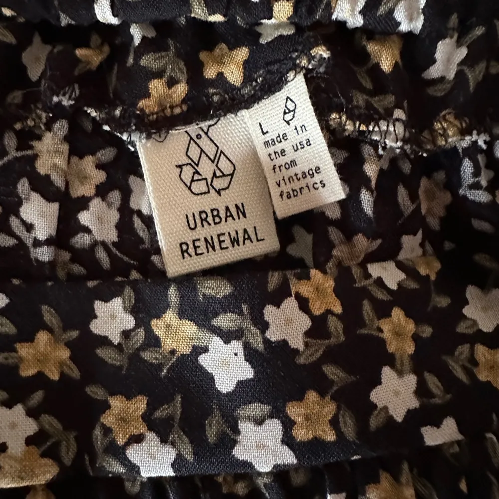 Urban Renewal Autumn Floral Short Skirt, Large, NWOT - Image 2