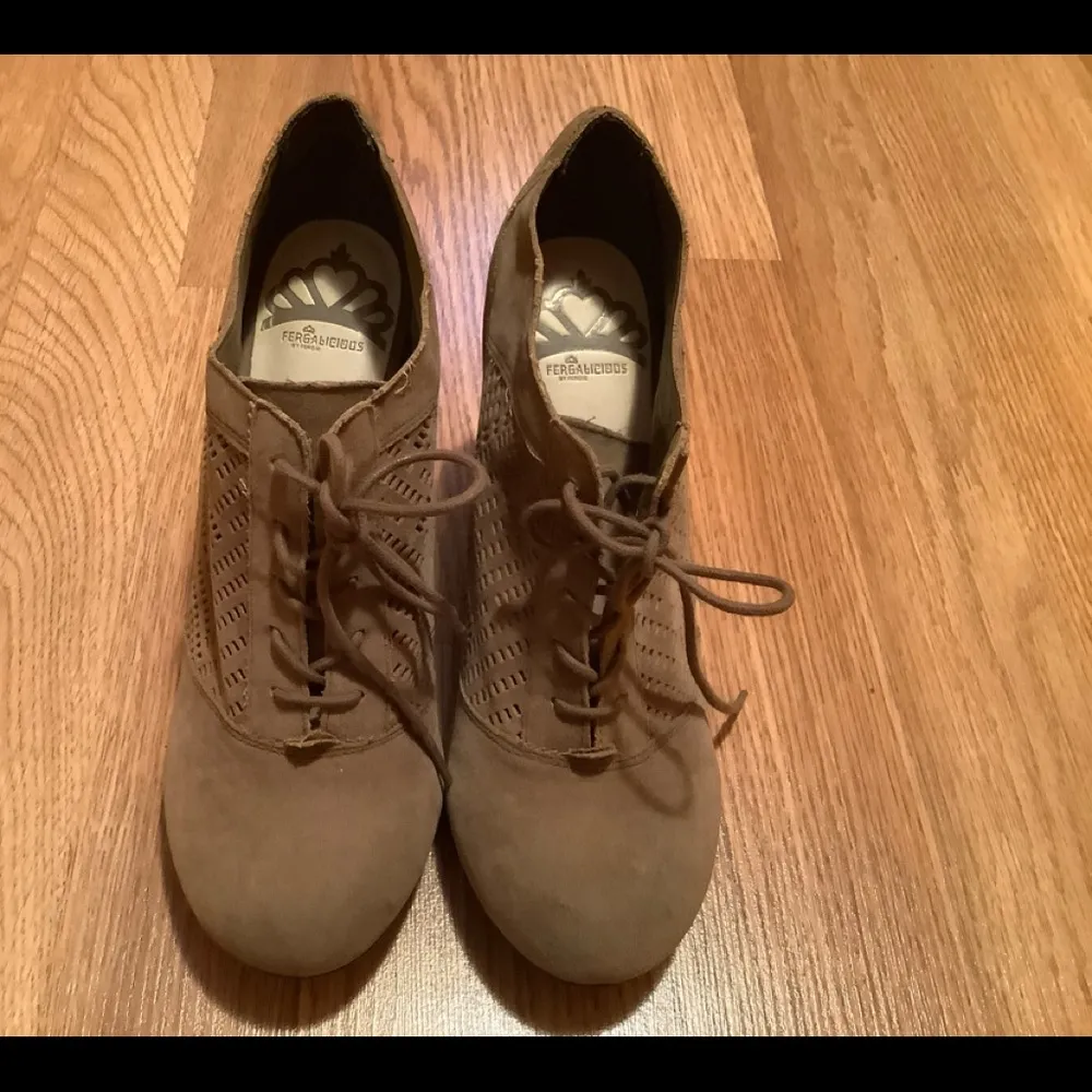 Fergalicious womens brown suede ankle booties size 9 lace up wedge booties - Image 3