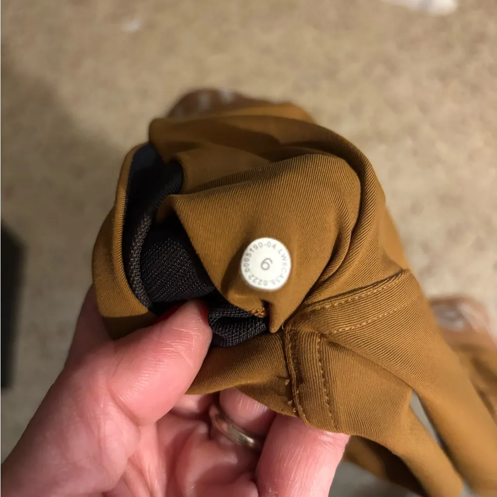 Lululemon Logo Waistband High-Rise Training Crop 21"
Rich Caramel size 6 - Image 3