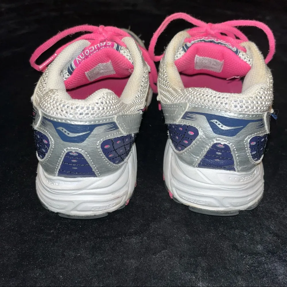 Saucony Oasis Silver and Pink Tennis shoes, size 9.5 - Image 4