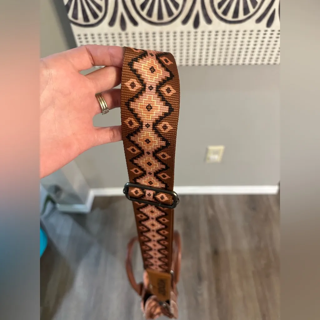 Wrangler Southwestern Print Tan and Brown Geometric Crossbody Bag - Image 9