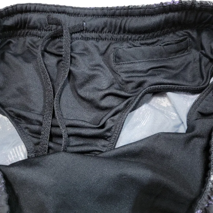 Under Armour Shorts Size Medium Women's Under Armour Semi-Fitted HeatGear  - Image 4