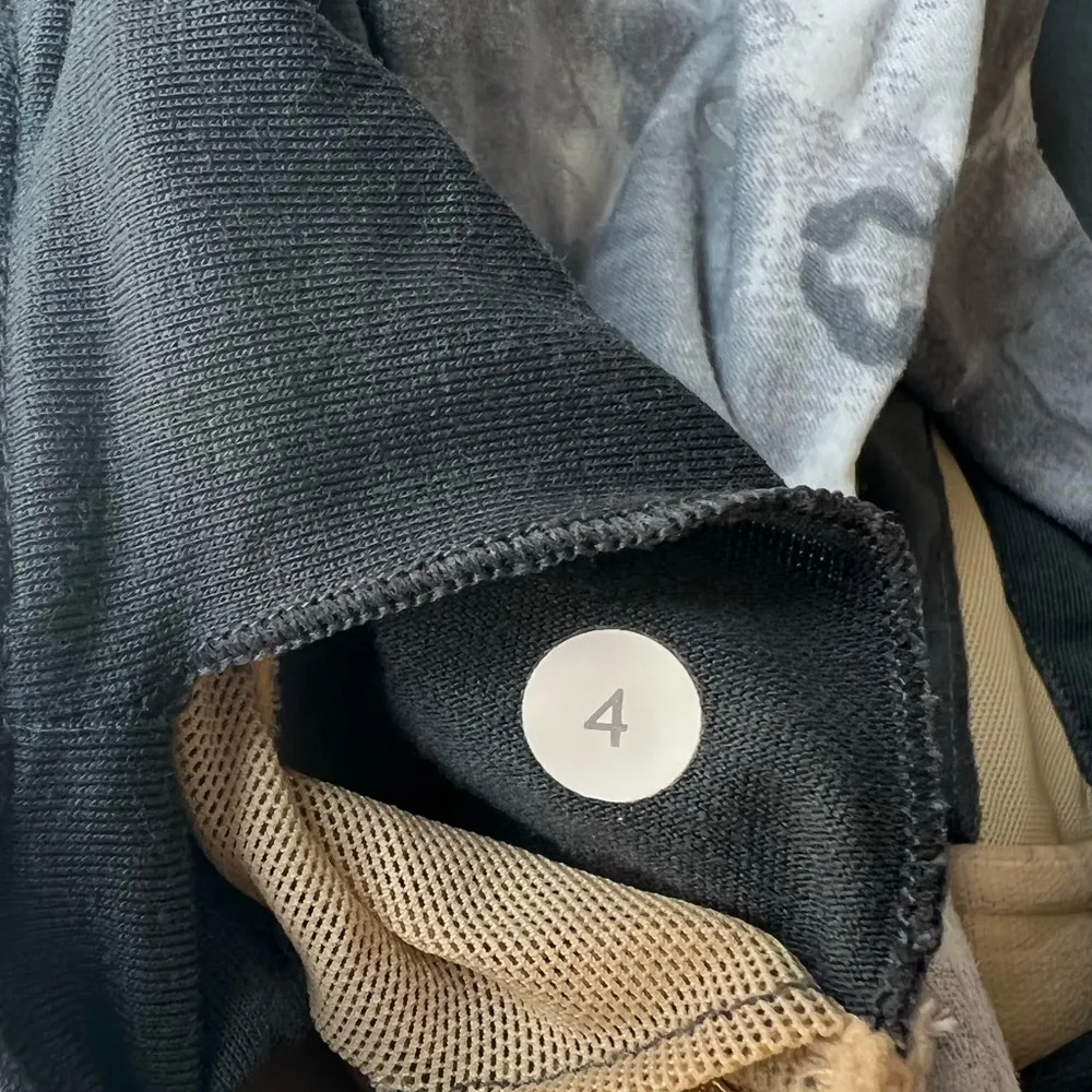 Lululemon Run Your Heart Out Tank Grey White Women’s Athletic Shelf Bra Tank Top - Image 9