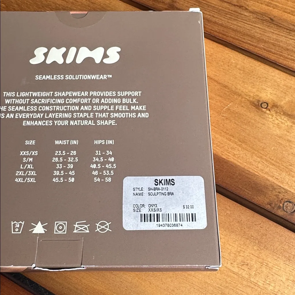 SKIMS sculpting bra onyx - Image 3