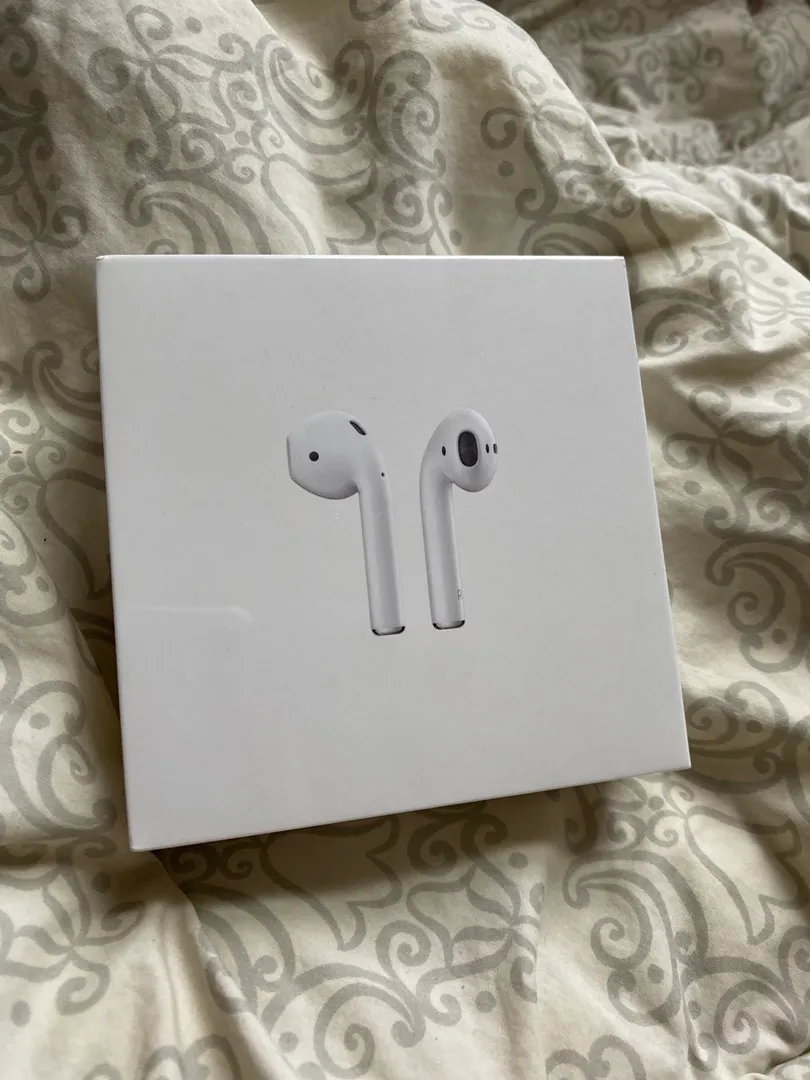 Apple Airpods - Image 4
