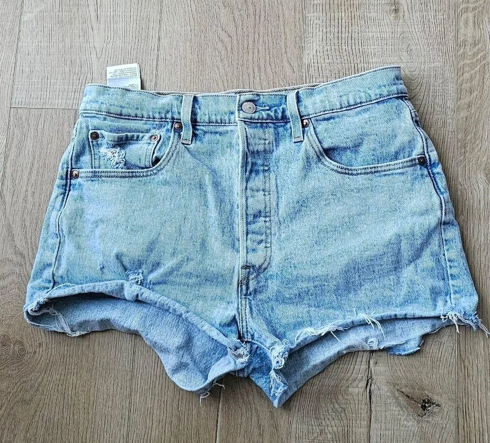 Levi Strauss 501 Light Wash Jean Shorts W31 - Image 2