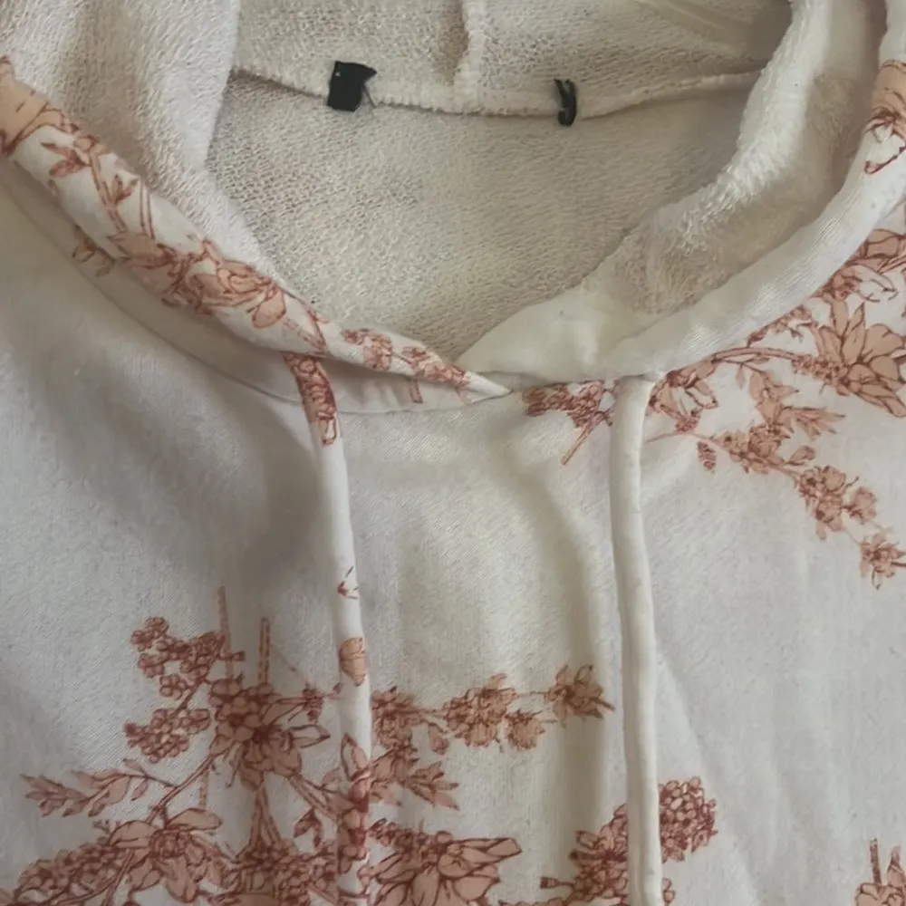 Olivia and Vivian cropped hoodie Size undefined - Image 6