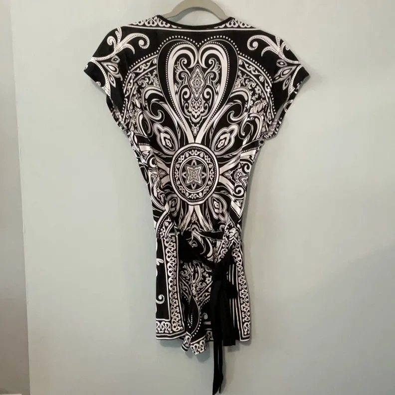 Joyce Leslie Monochrome Swirl Top - Image 5