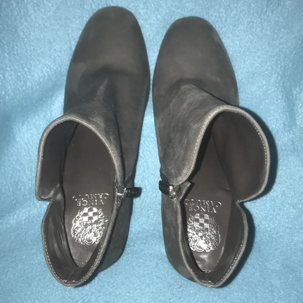 VINCE CAMUTO Kassie2 gray suede leather zipper boots NEW size 9W - Image 3