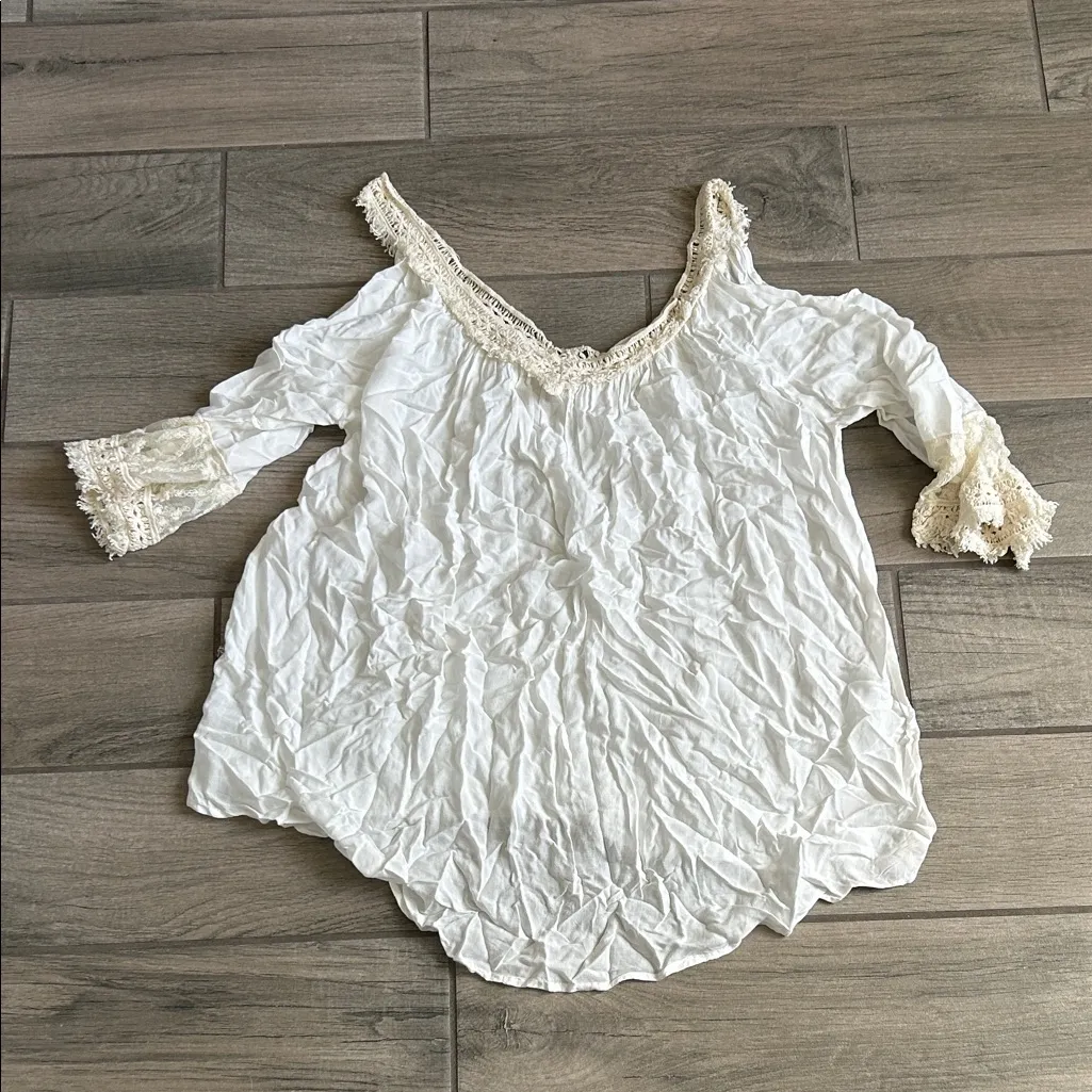 Surf Gypsy Off-Shoulder White Lace Blouse - Image 5