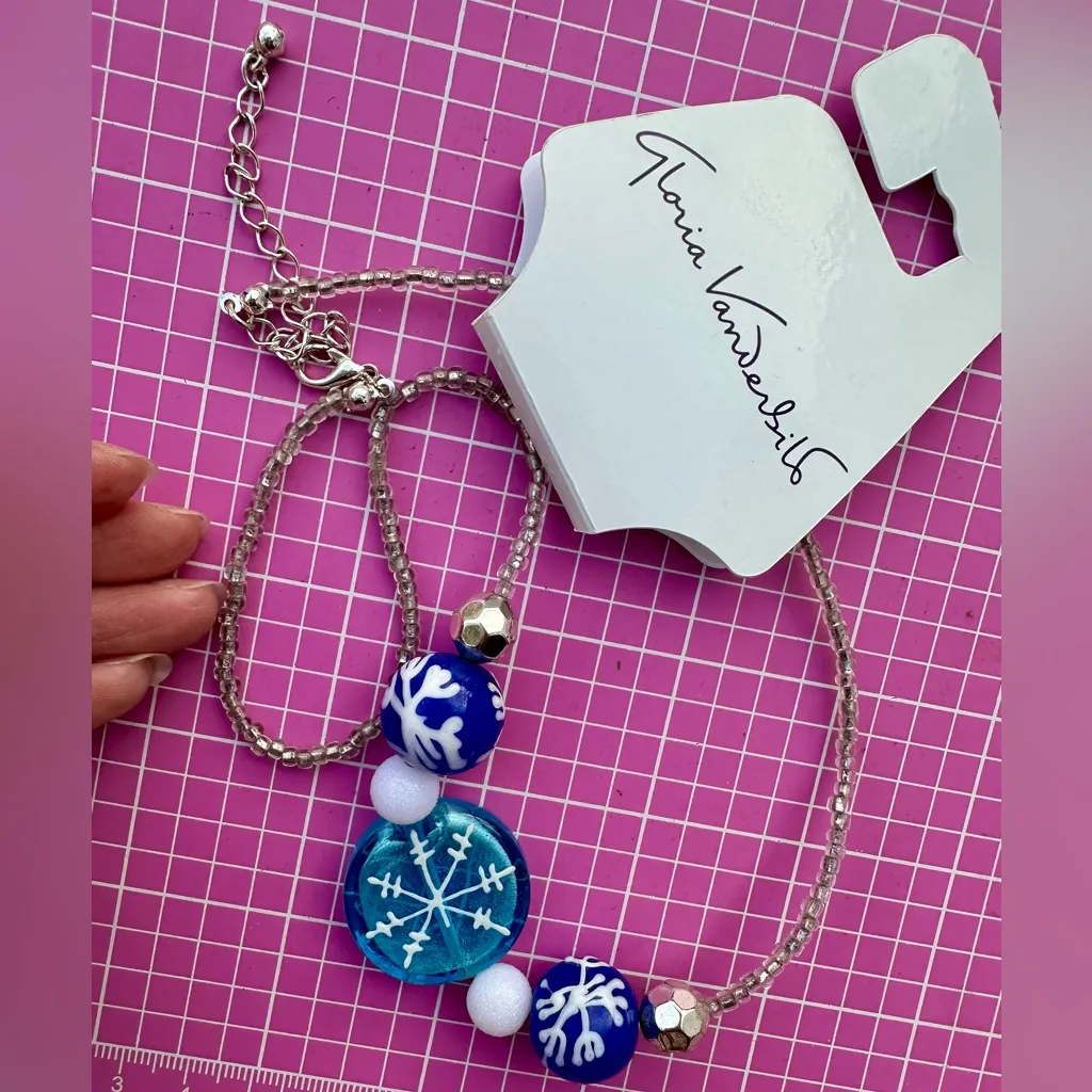 Gloria Vanderbilt Elegant blue white bead snow flake pendant Necklace 18+3” - Image 4