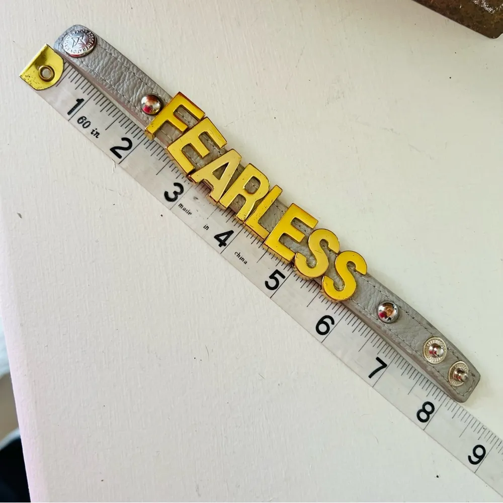 Gray Leather with Gold "Fearless" Text on snap Bracelet - Image 4