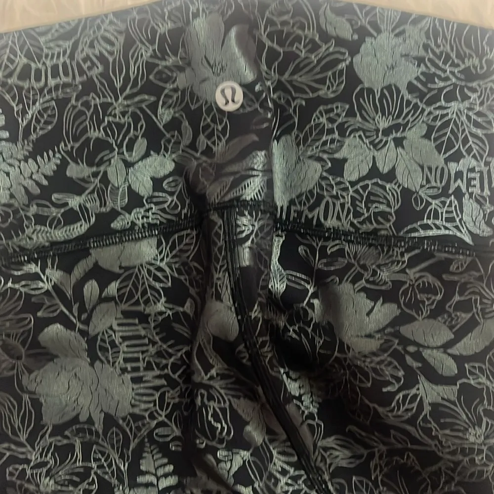 Lululemon Wunder Under HR Tight 25” Shine size 4 - Image 7