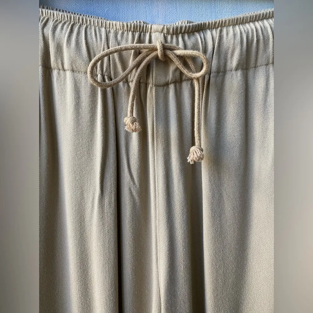 OAK & FORT Elastic Waist High Waisted Wide Leg Crop Pant Tan - Image 4