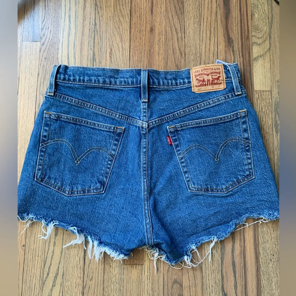 Levi Strauss 501 cutoff Jean shorts 30 - Image 5