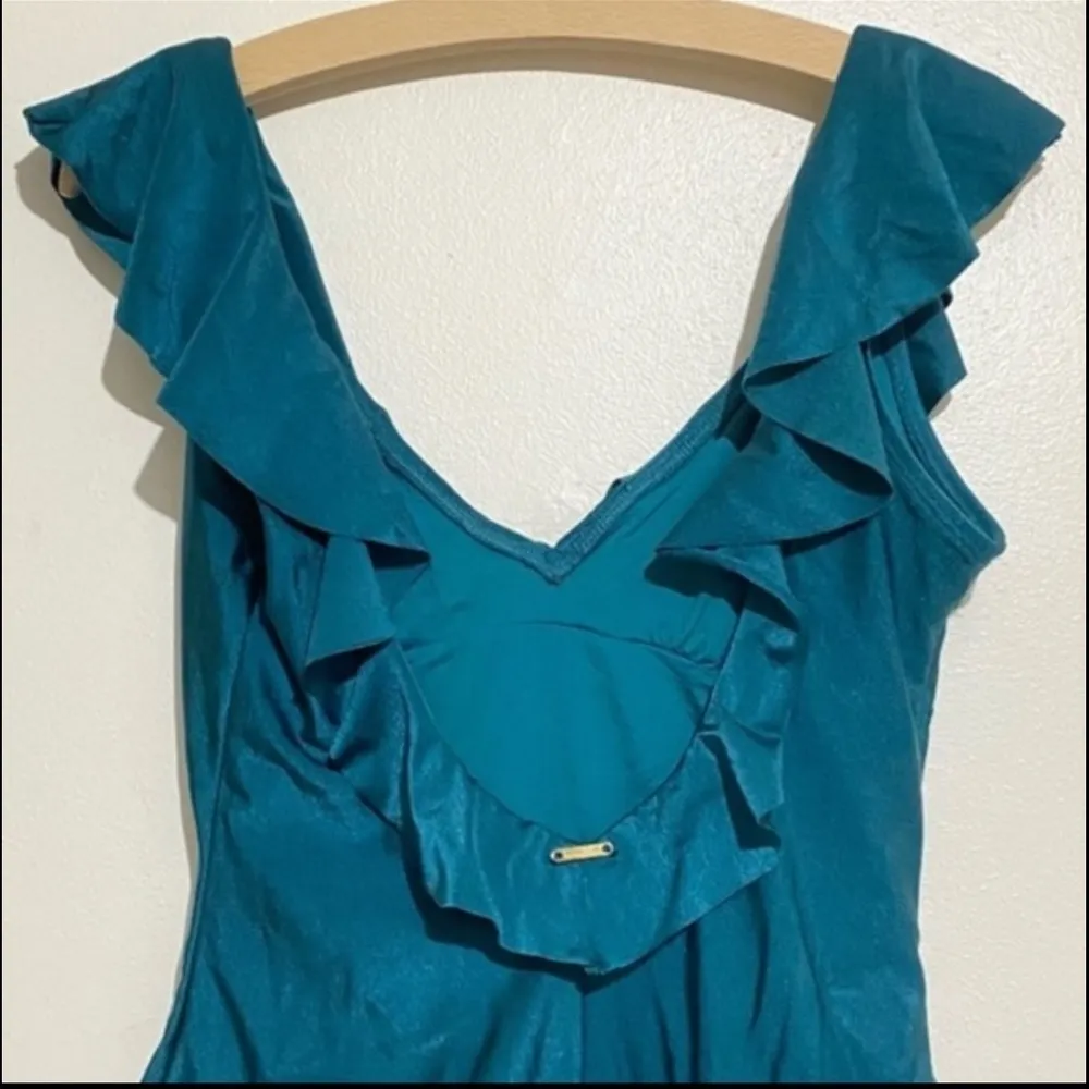 Tahari green shimmer v-neck ruffled one piece swimsuit - Image 4