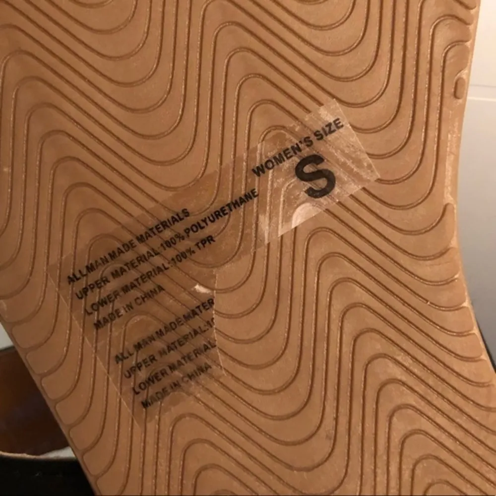 NWOT  Baltimore Orioles Double Strap Sandals - Image 4