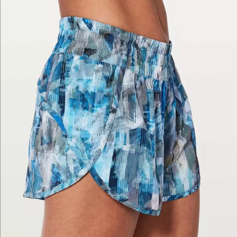 Lululemon Tracker Short Sz 4 Blue Sun Dazed Print Athletic 4” Inseam - Image 5
