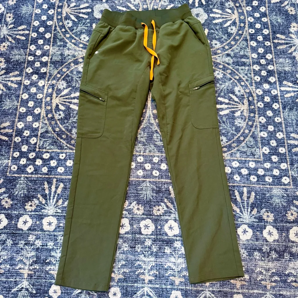 Figs Hunter Green Women's Scrub Set - Image 5