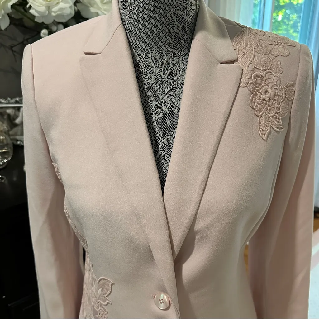 Carlisle Blush Pink Lace Appliqué Blazer Jacket – Tailored Elegant Size 4 - Image 3