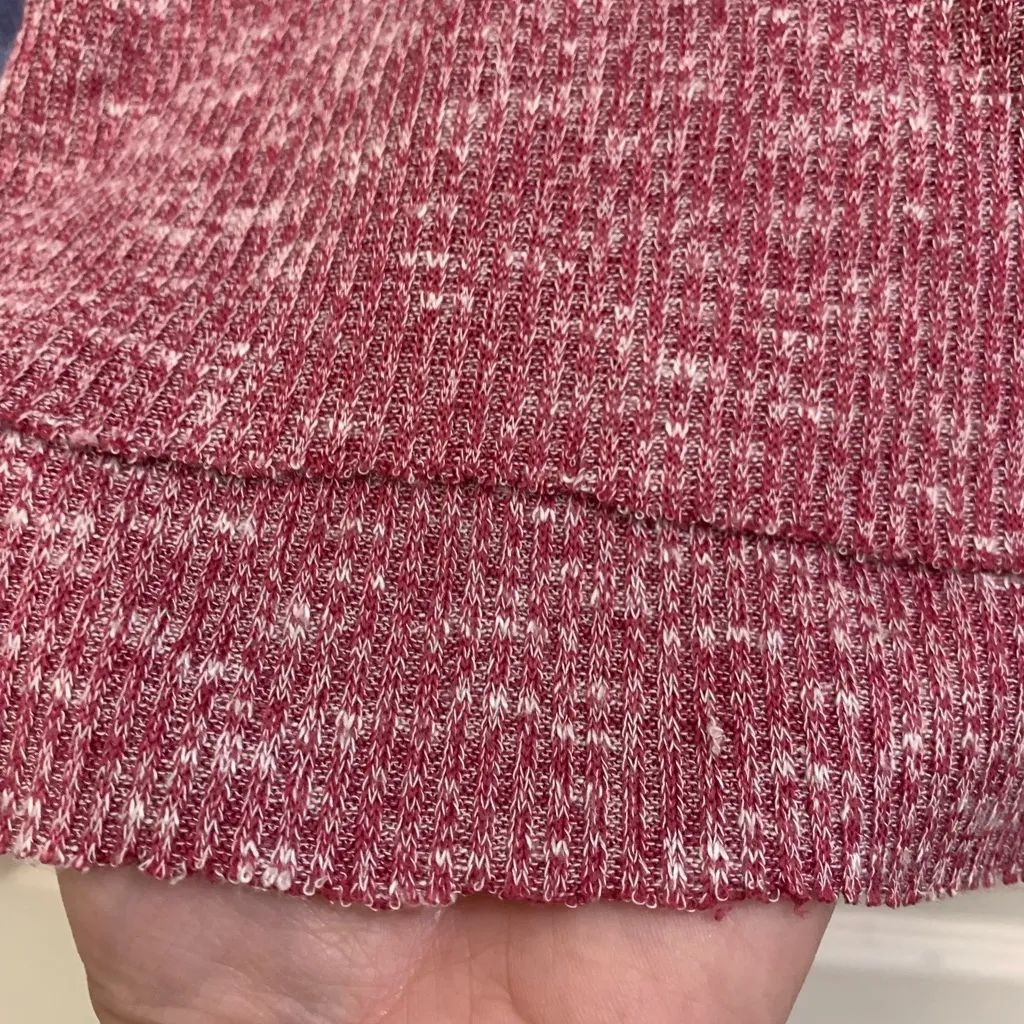 Live Well Styles Burgundy/Pink Asymmetrical Hem 22/24 Blouse.        2251 - Image 4