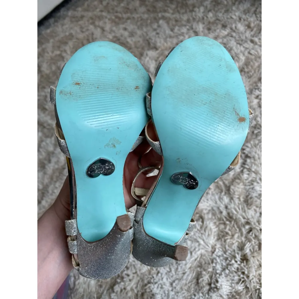 BETSEY JOHNSON Glitter Silver Heels Sz 5.5 VTG Glam Party Sparkle Wedding Date - Image 7