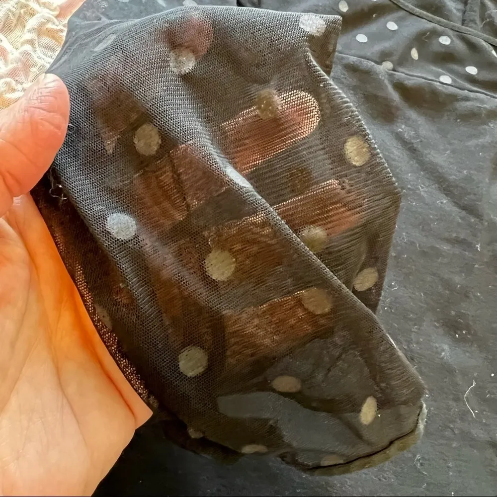 TALBOTS black top size medium sheer sleeves - Image 4