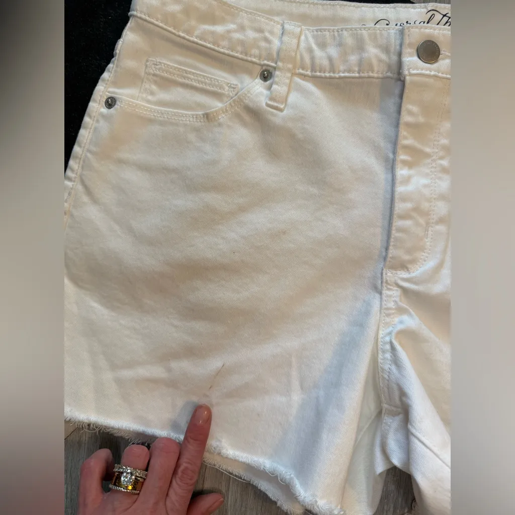 🤍White Universal Thread Jean Shorts•Size:12🤍 - Image 4