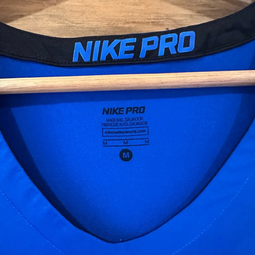 Nike Pro Short Sleeve V Neck Swoosh - Image 3