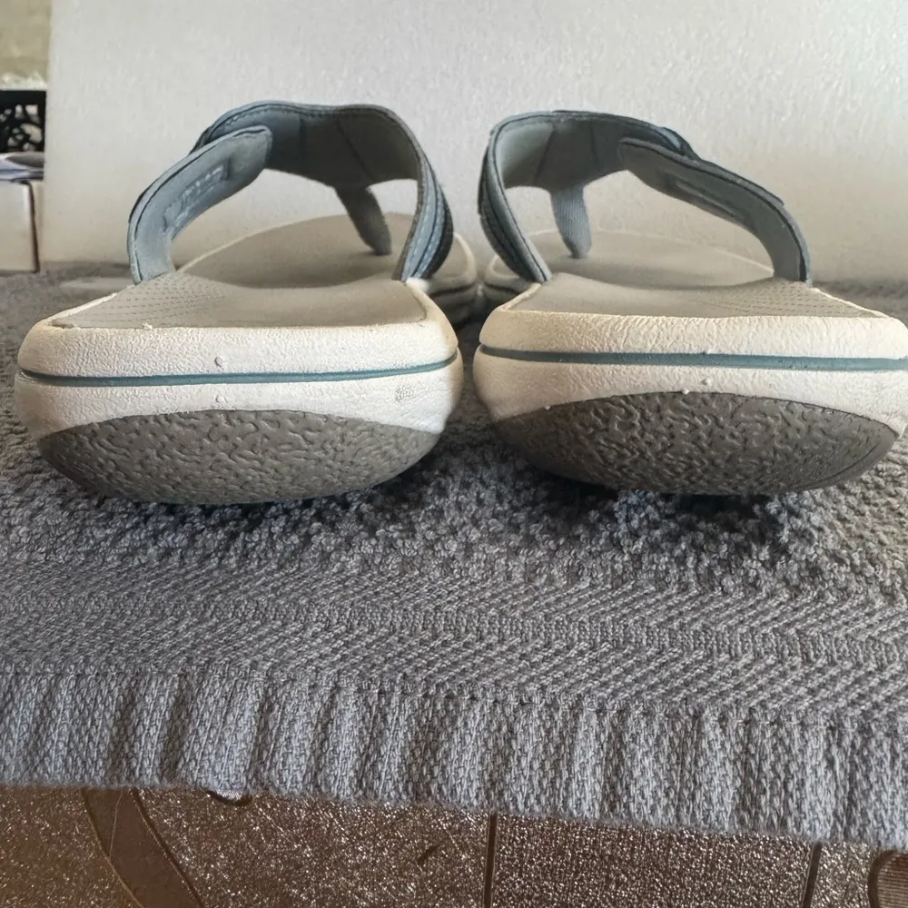 Clarks Gray and White Sandals - Image 10