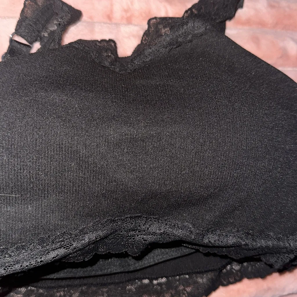 PINK BRALETTES & BRA TOPS
SEAMLESS LIGHTLY LINED BRALETTE‎ - Image 3