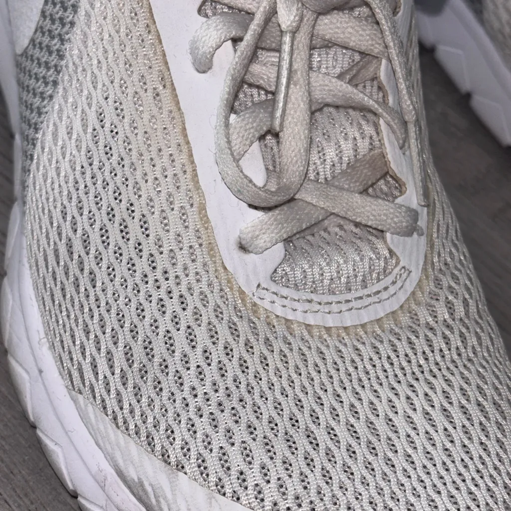 Nike Women's White flex experience running Shoes size 8.5 - Image 3