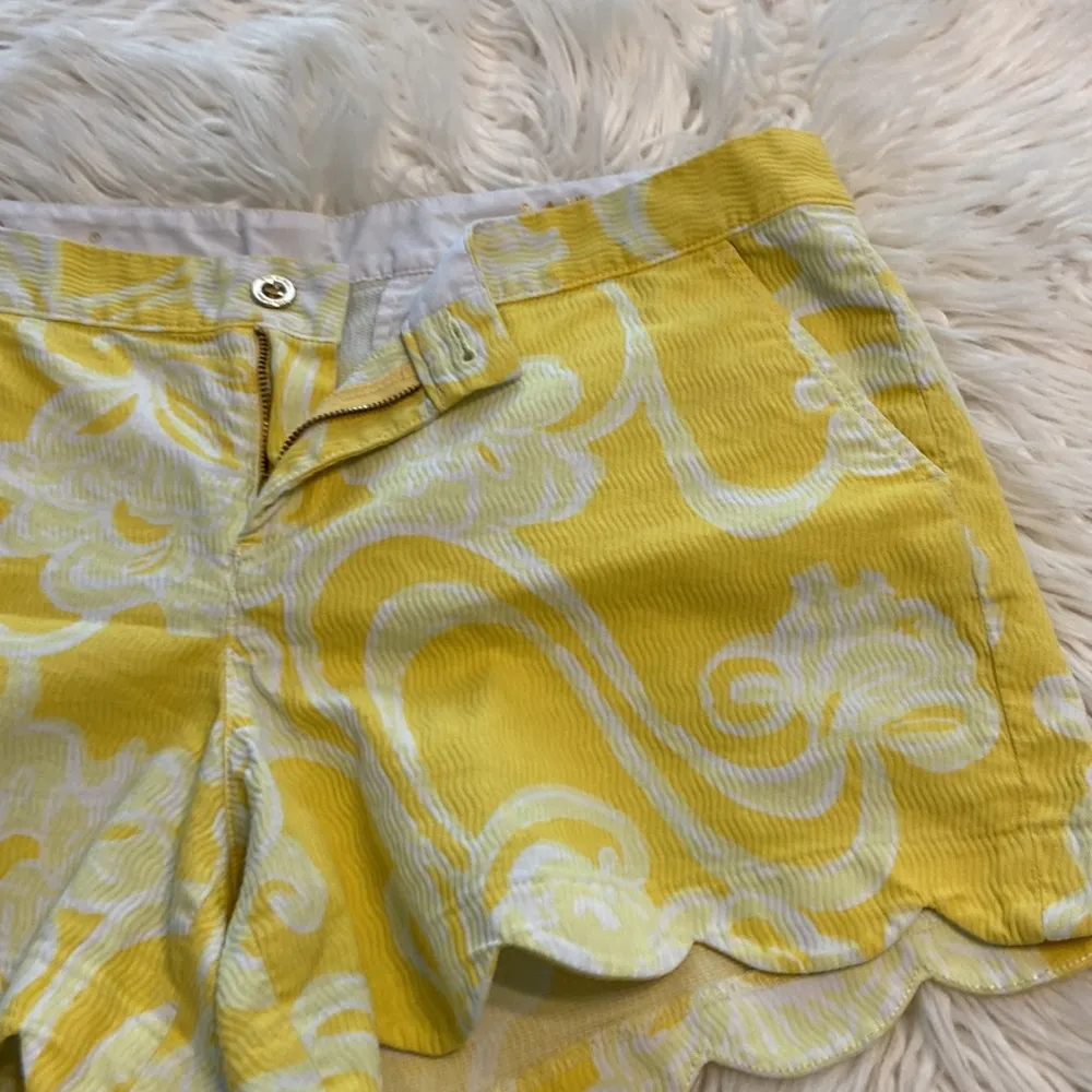 Lilly Pulitzer Women’s Shorts size 14 please see all photos color gold/white - Image 12